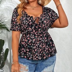 FLORAL PRINT PEPLUM TOP W/ SHORT SLEEVES AND DEEP ROUNDED NECKLINE W/ FRONT TIE